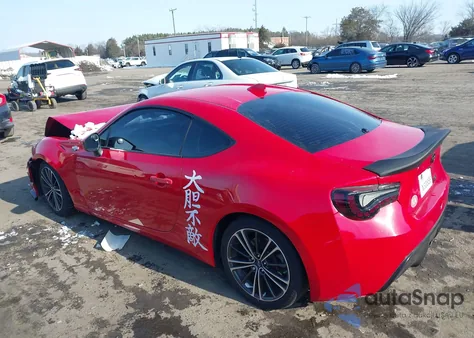 2015 Scion Fr-S z USA, uszkodzony, nr VIN JF1ZNAA13F8708507